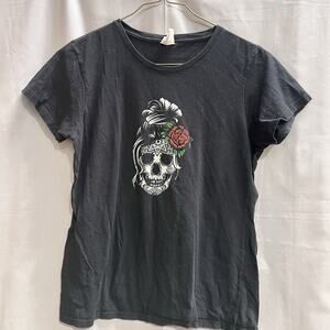 women's graphic T-Shirt featuring a sugar skull design Y2K Vintage Size M BR2224